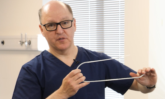 Verwendung des USB™ als Bougie mit einem Macintosh Laryngoskop-Spatel